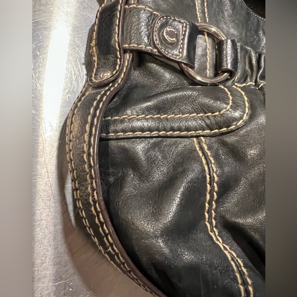 Tignanello Leather crossbody Bag Satchel Black, multiple pockets. - Picture 9 of 14